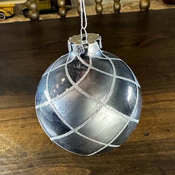 NWOT - 4" Two-tone Gray Christmas Ornament with Silver Glitter Accents - Picture 1 of 4